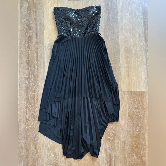 Elegant Strapless Black Sequin Dress - Picture 1 of 3